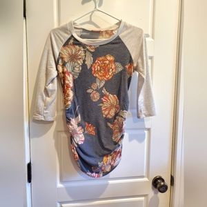 ❤️‍🔥4 for $20! Hello MIZ maternity tee. Size S